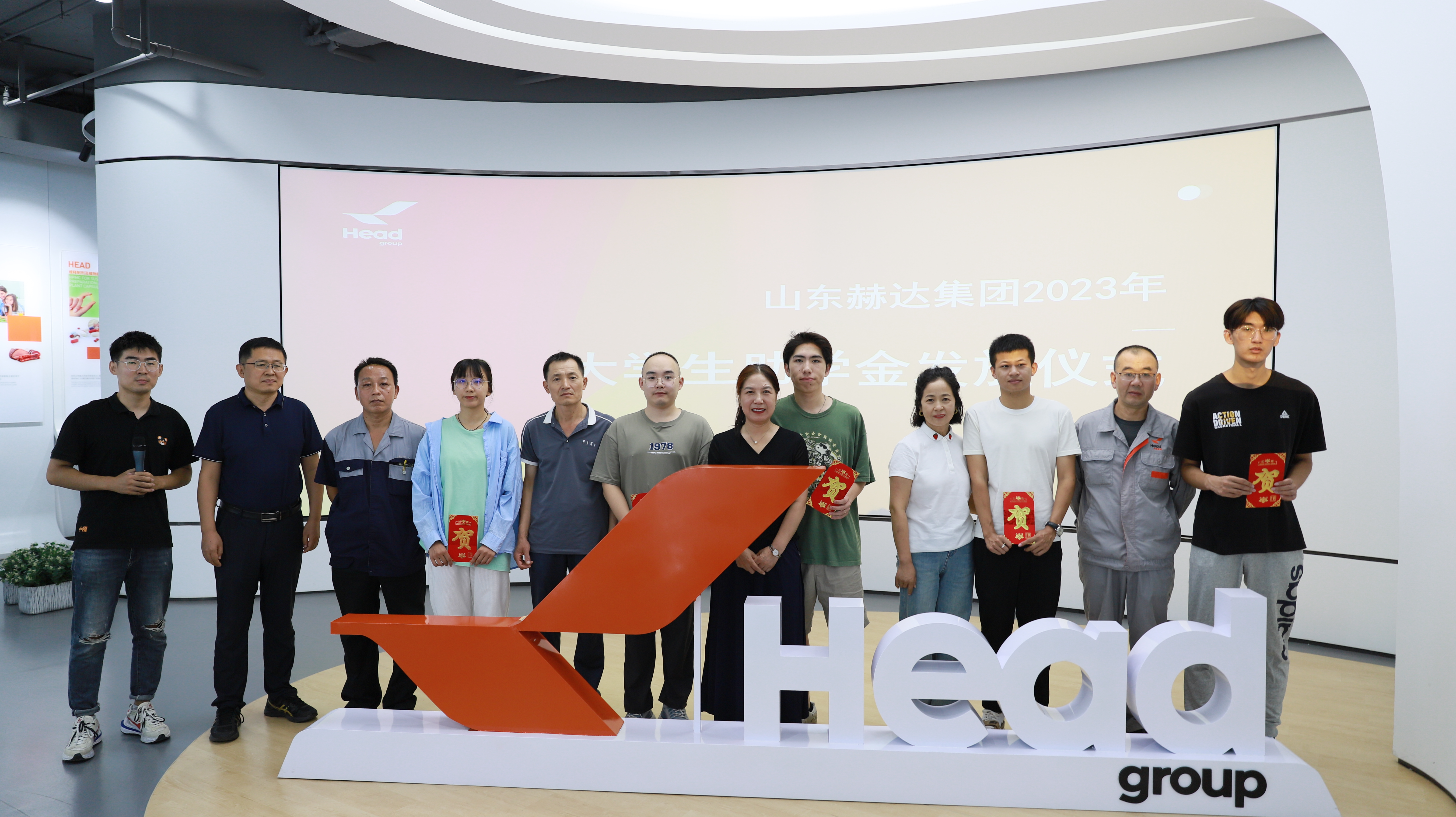 英国beat365官方网站入口集团2023年大学生助学金发放仪式圆满举行！