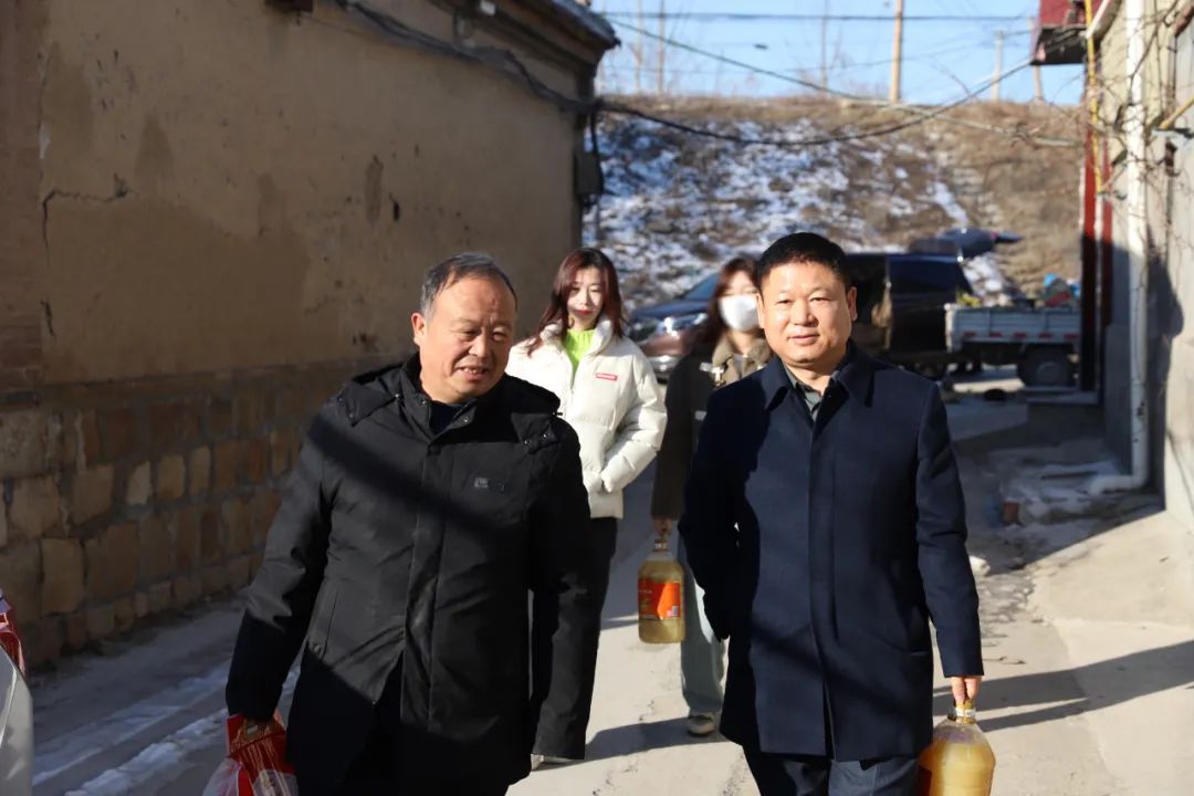 寒冬送暖 情暖人心 | 英国beat365官方网站入口集团走访慰问贫困家庭