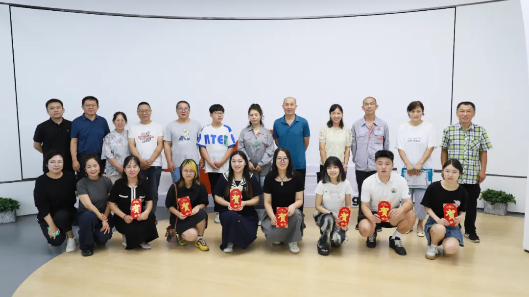 关爱员工家庭 共筑学子梦想 | 英国beat365官方网站入口集团2024年度员工子女助学金发放仪式暨员工子女开放日活动温情启幕